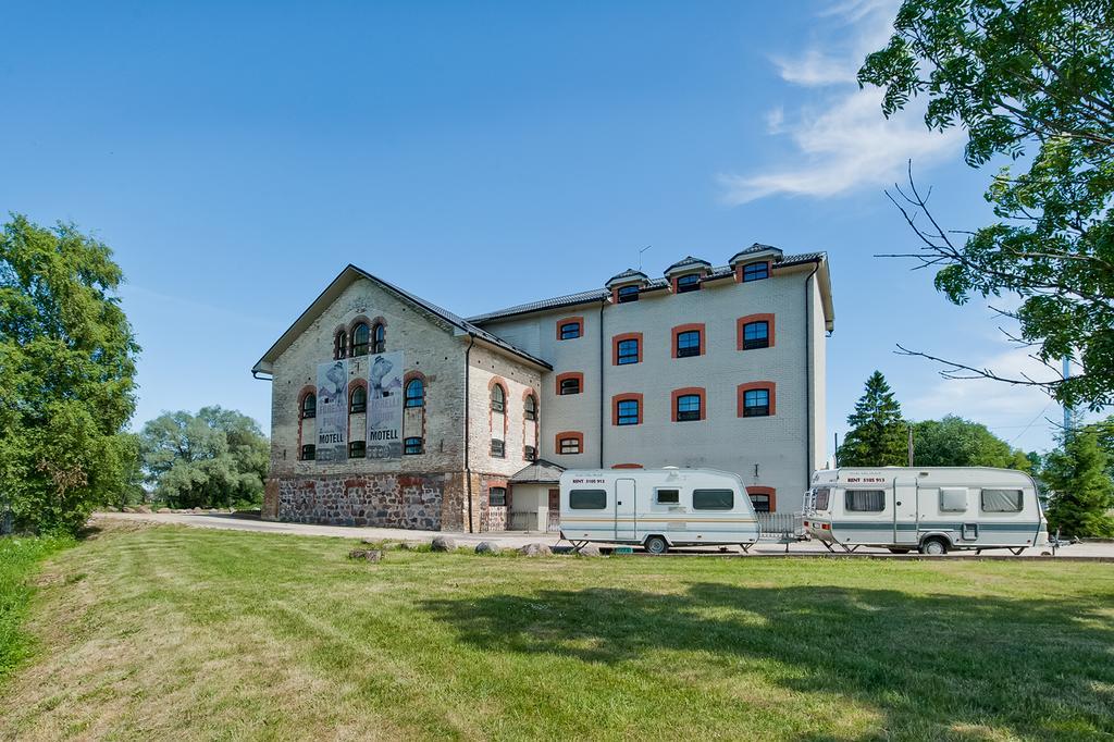 Veskisilla Hotel Turi Exterior photo